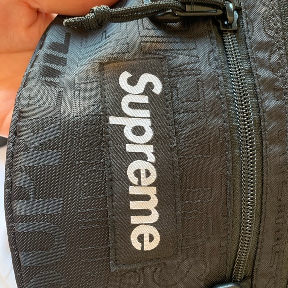 Authentic Supreme Cross body bag limited edition - Picture 2 of 5